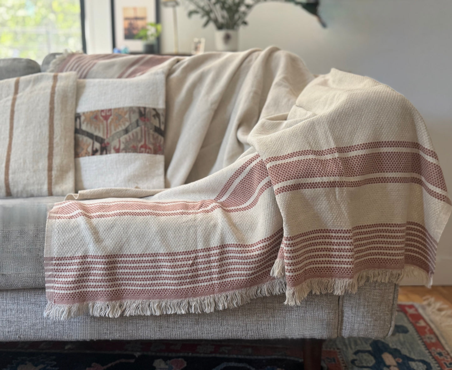 Erguvan Throw Blanket