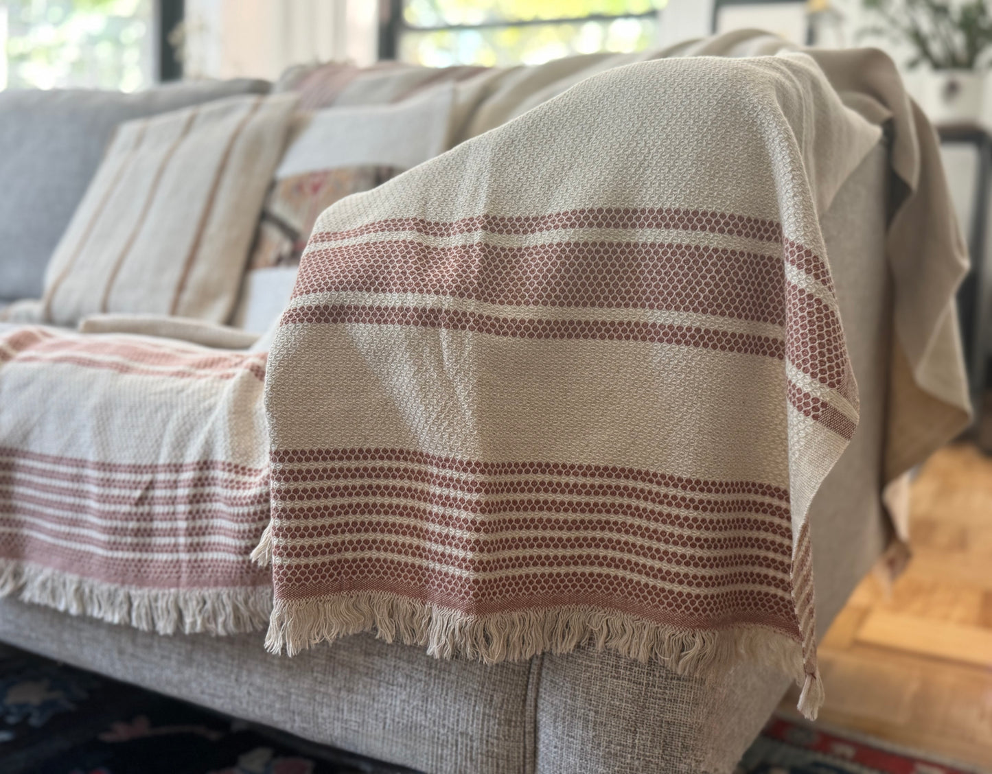 Erguvan Throw Blanket