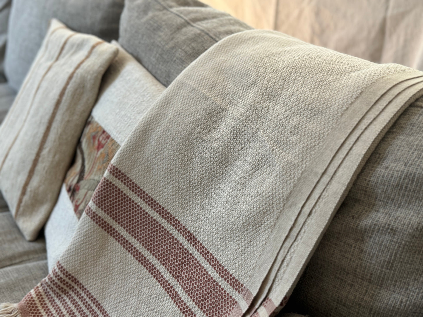 Erguvan Throw Blanket