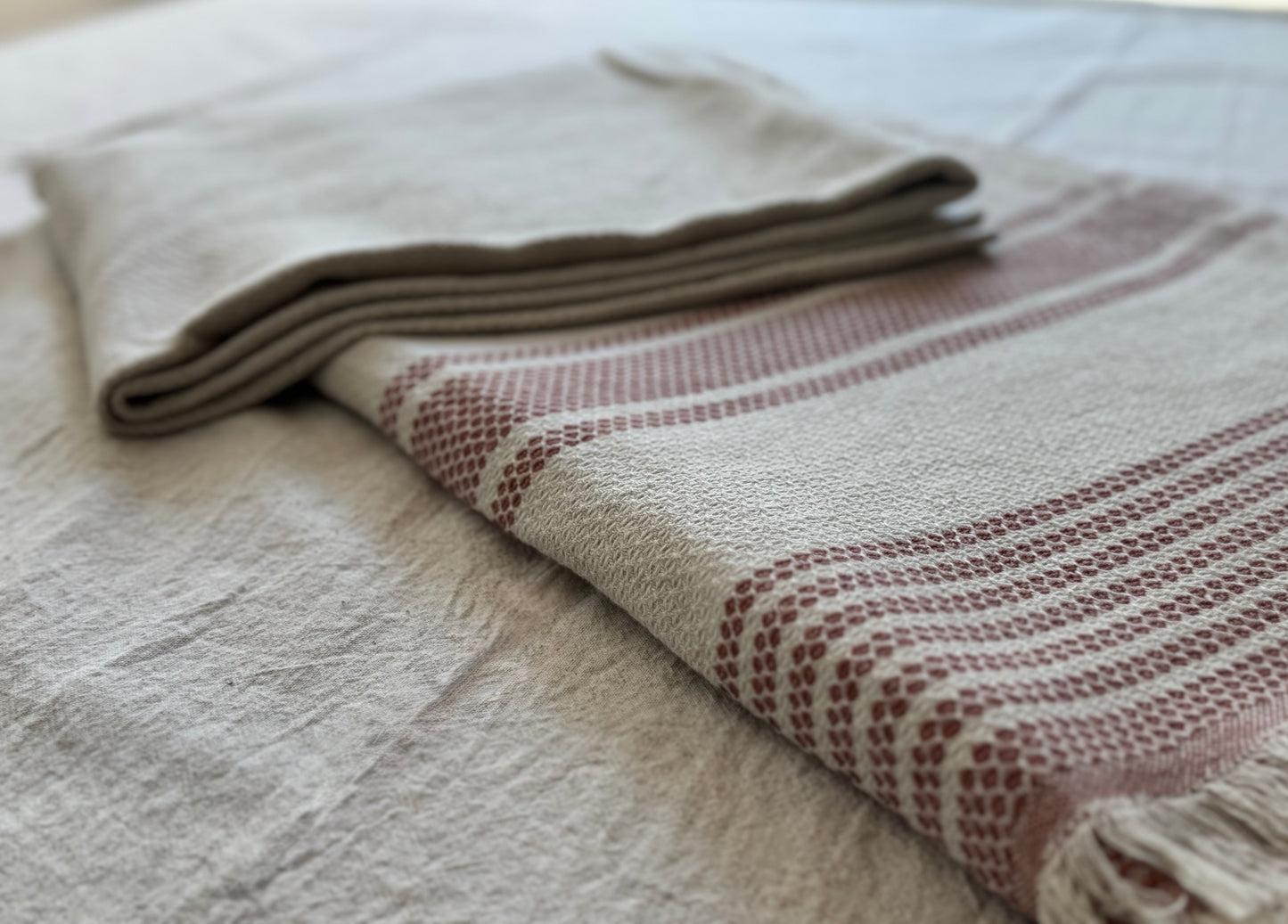 Erguvan Throw Blanket