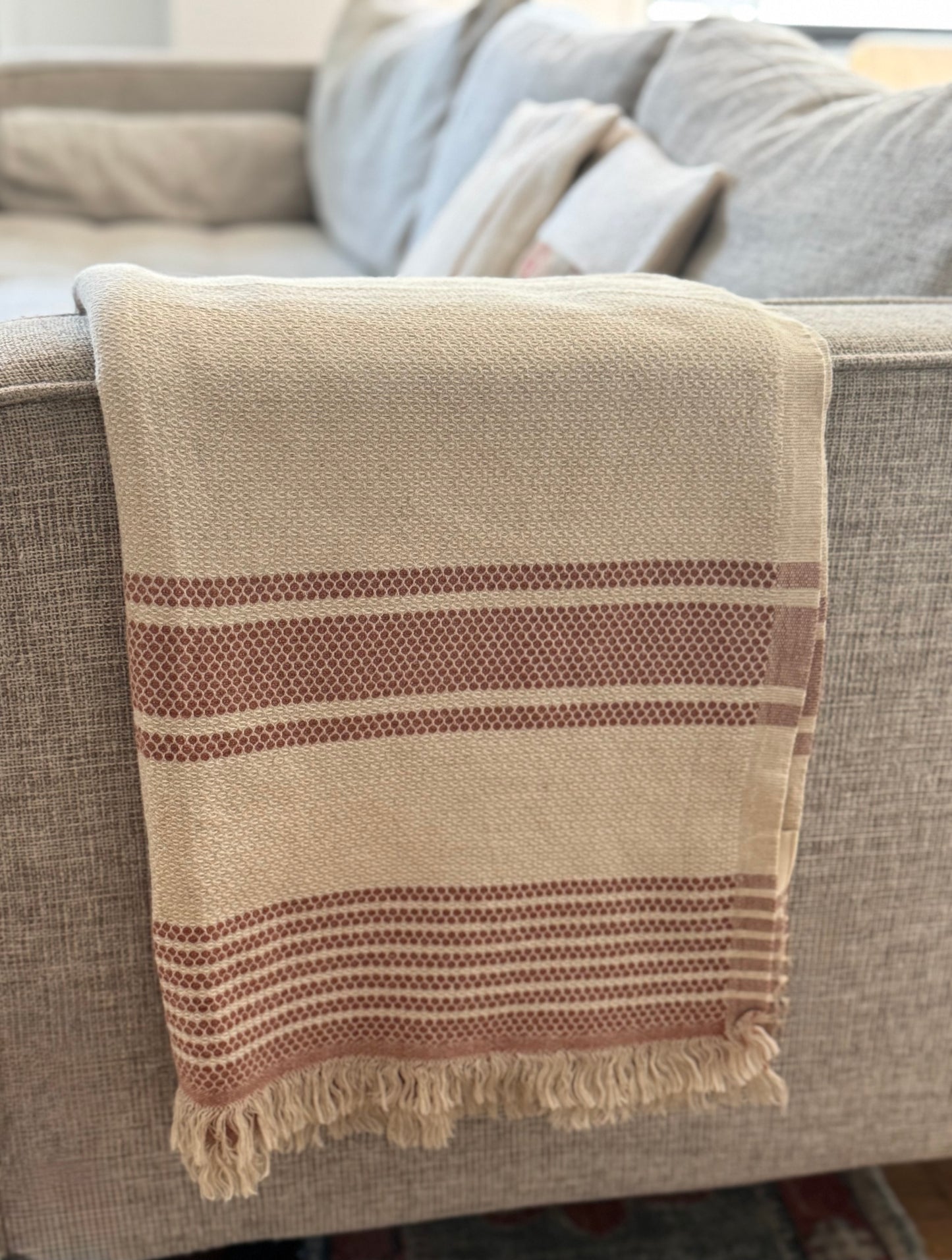 Erguvan Throw Blanket