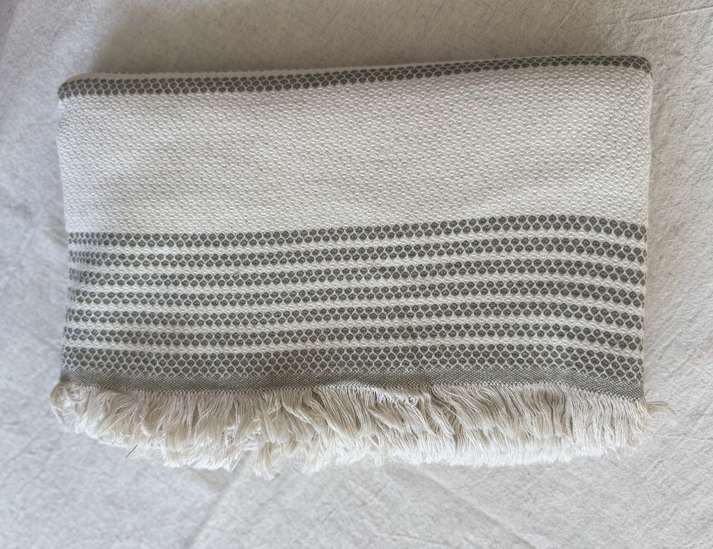 Erguvan Throw Blanket
